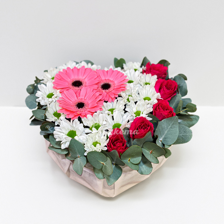 Композиция с герберами и хризантемами