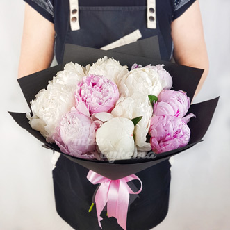 Пионы Сара Бернар в крафте 11 шт. Пионы Сара Бернар в крафте 11 шт.