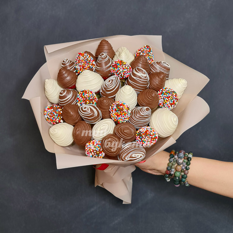 Букет из 37 клубники в шоколаде (доп. фото)