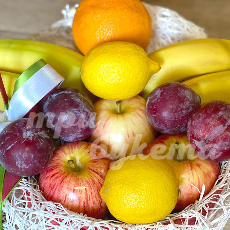 Фруктовое ассорти с бананами (вблизи)
