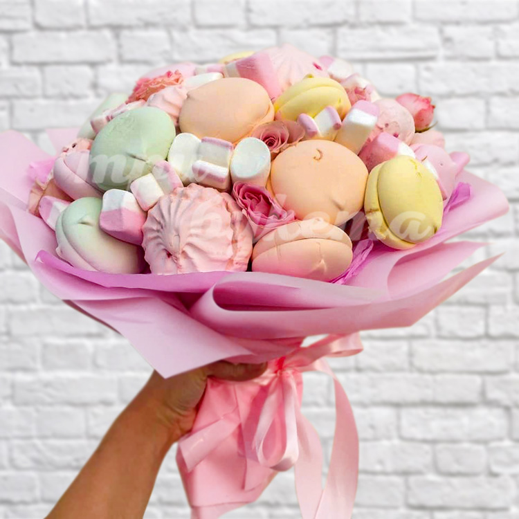 sladkij-buket-iz-zefira-i-roz