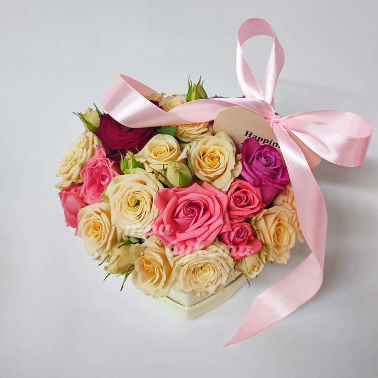 Композиция из роз в виде сердца