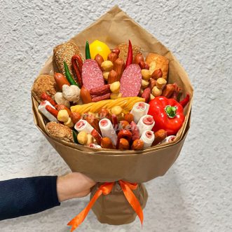 Букет на 23 февраля с колбасой и сыром