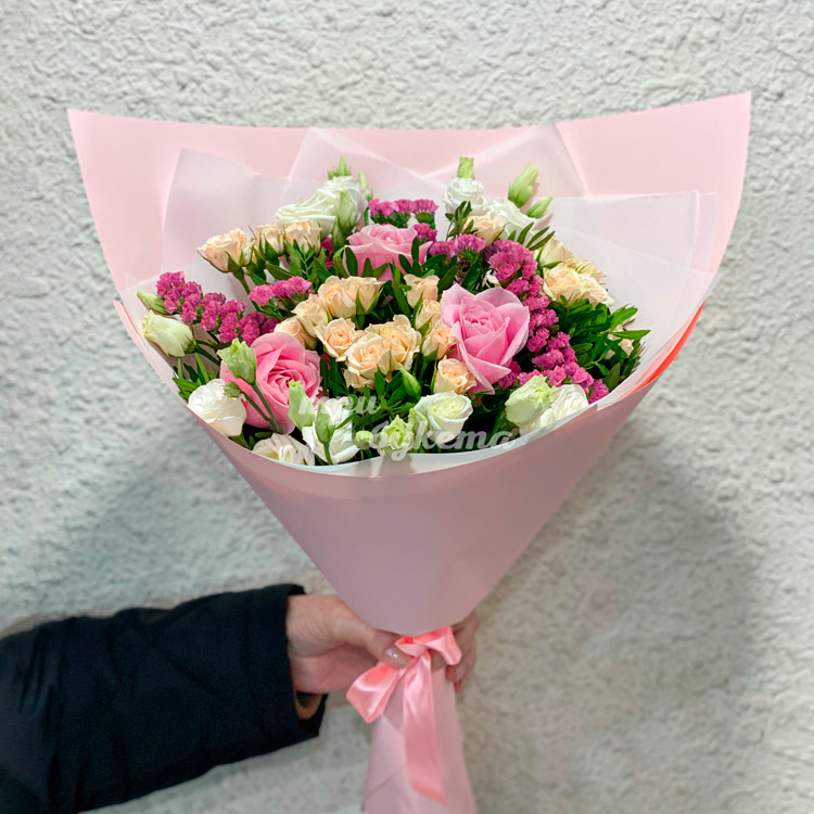 Букет из роз, эустом и статицы