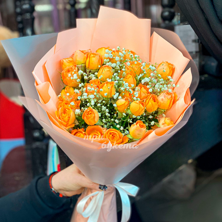 Оранжевые куст. розы с гипсофилой (в другой упаковке)