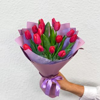 Букет из 15 красных тюльпанов Букет из 15 красных тюльпанов