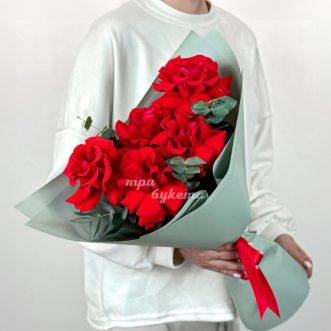 Букет из 5 красных французских роз Нина Букет из 5 красных французских роз Нина