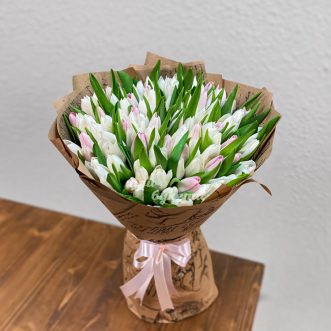 Букет из 101 тюльпана в крафте Букет из 101 тюльпана в крафте